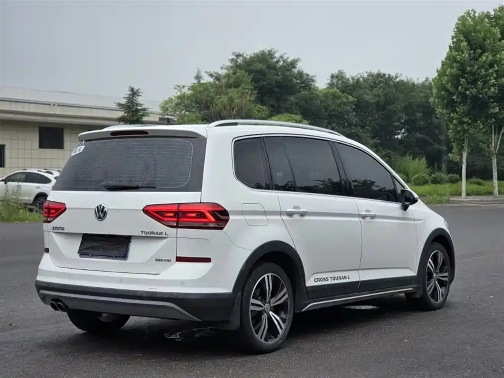 Volkswagen Touran 2019 — фото 9
