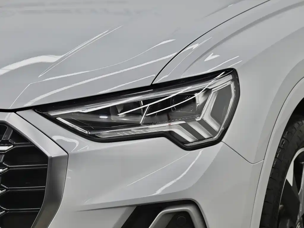 Audi Q3 2019 — фото 27