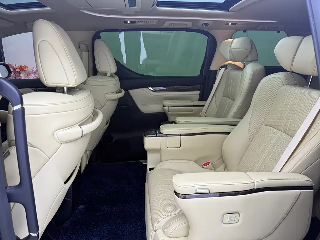 Toyota Vellfire 2023 — фото 14