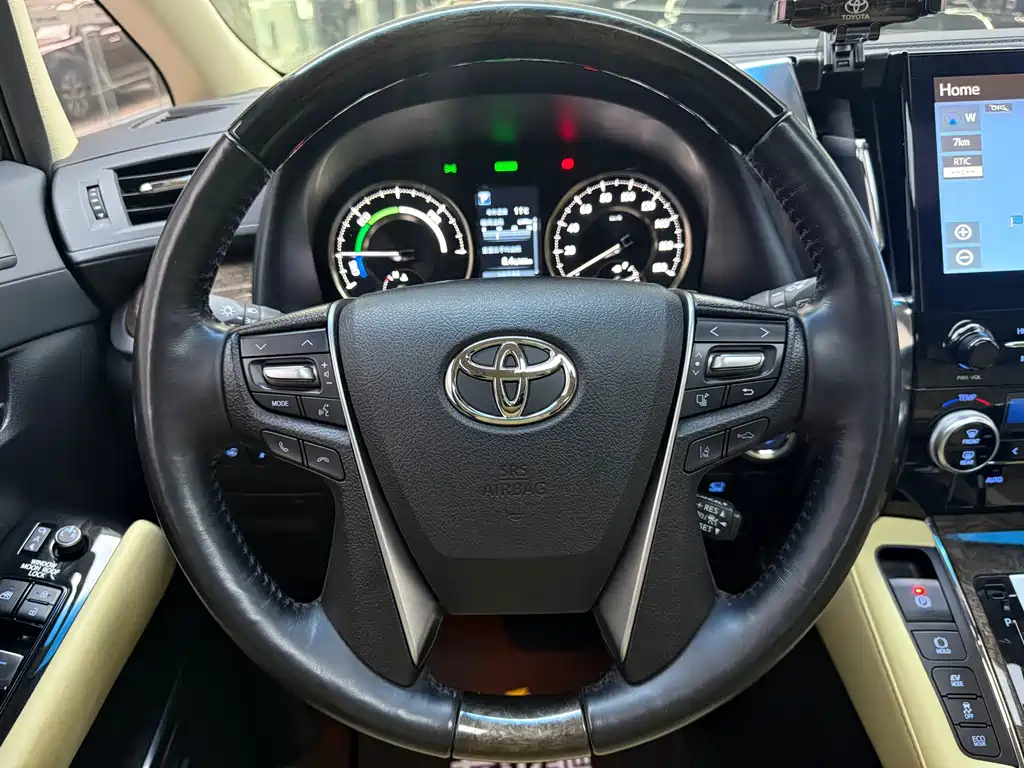 Toyota Vellfire 2023 — фото 10