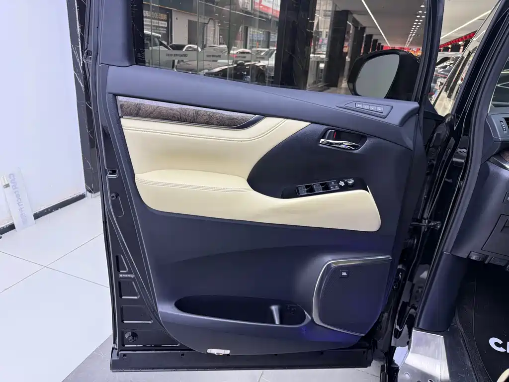 Toyota Vellfire 2023 — фото 9