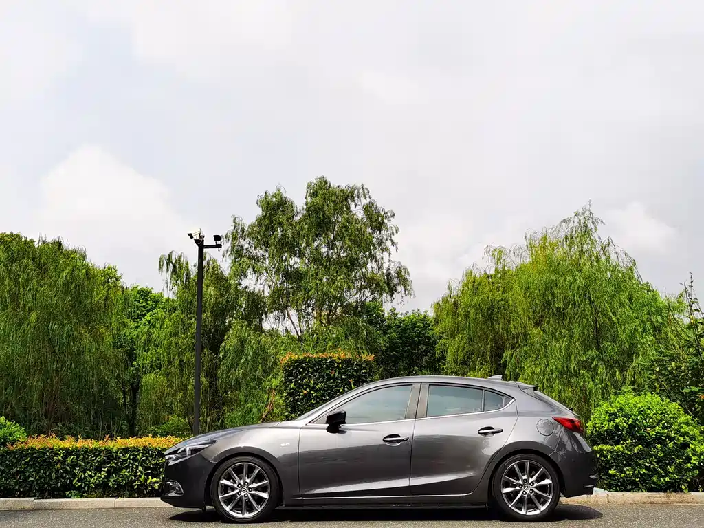 Mazda 3 Axela 2019 — фото 7