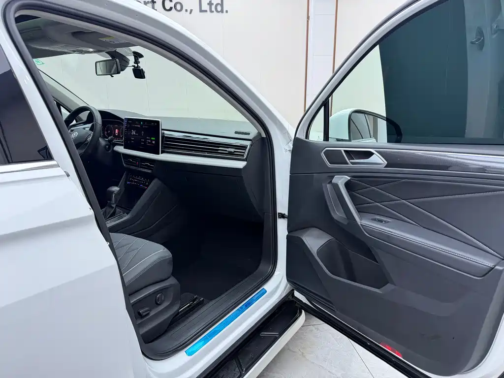Volkswagen Tiguan L 2023 — фото 22