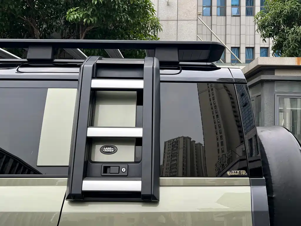 Land Rover Defender 2023 — фото 15