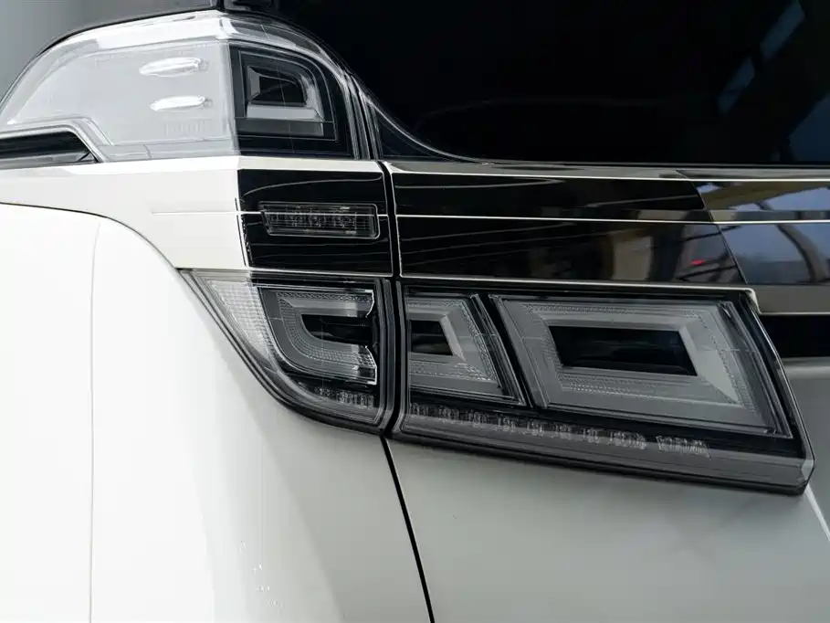 Toyota Vellfire 2021 — фото 11