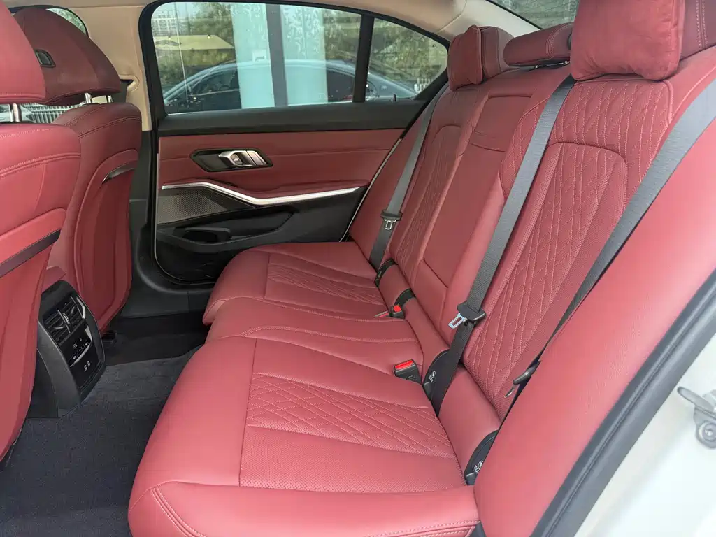 BMW 3 Series 2025
