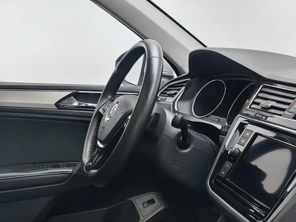 Volkswagen Tiguan L Plug-In Hybrid 2020 — фото 22