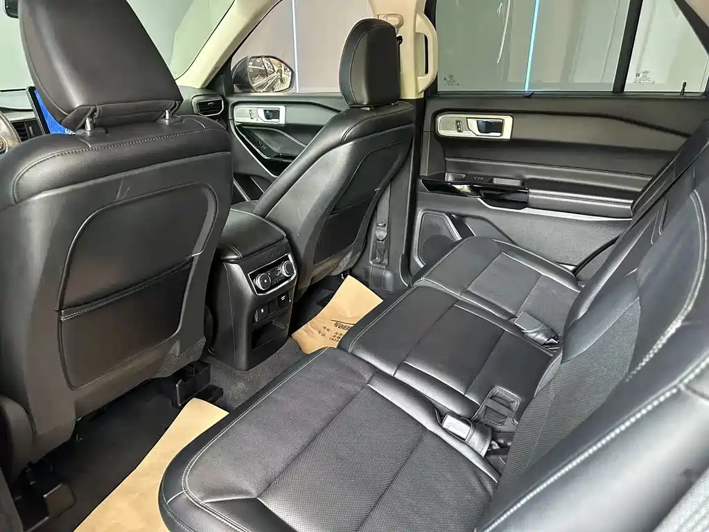 Ford Explorer 2021 — фото 10