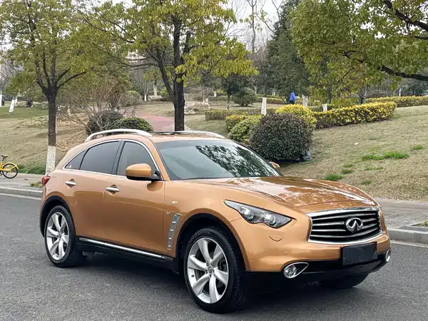 Infiniti QX70 2013