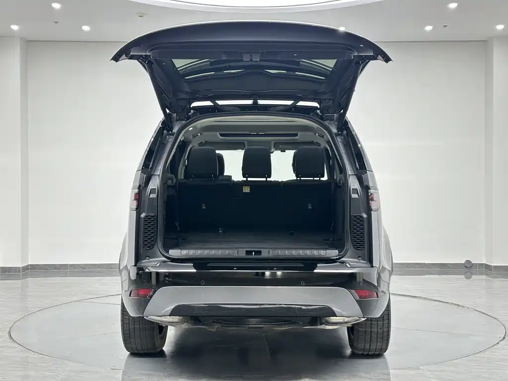 Land Rover Discovery 2023 — фото 27