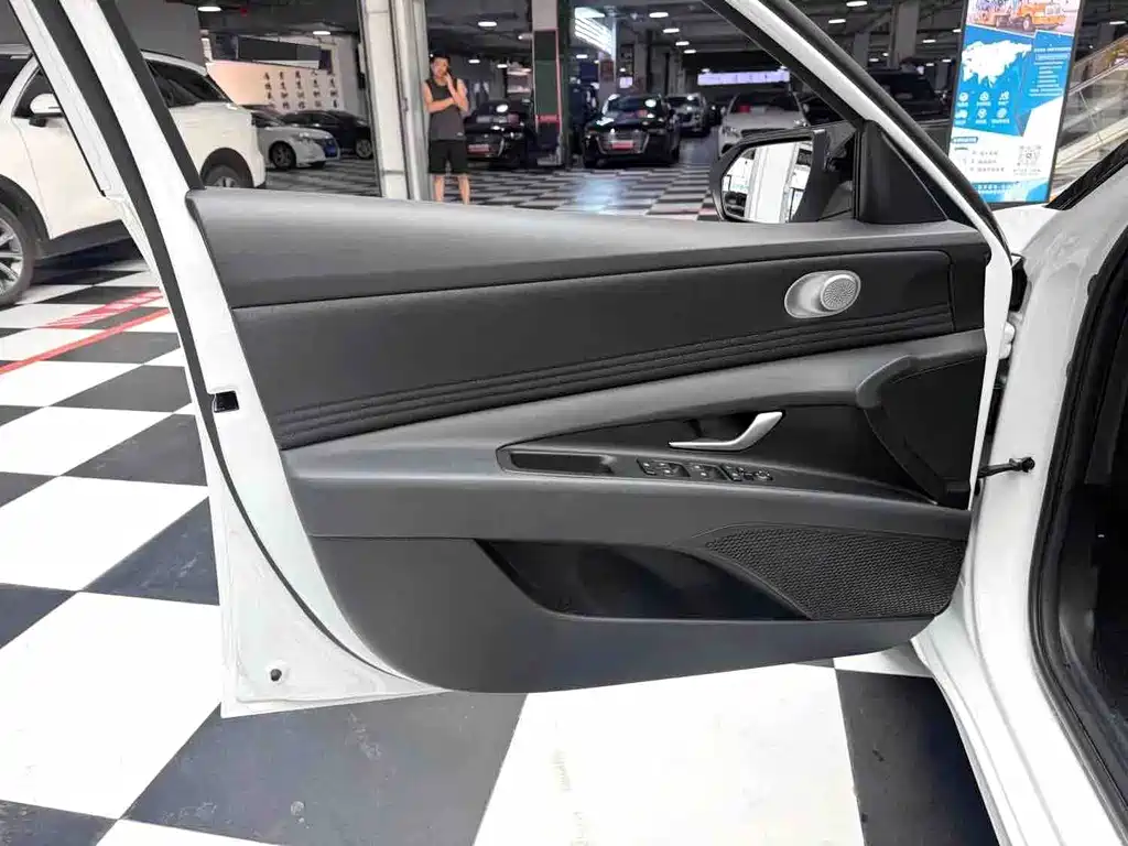 Hyundai Elantra 2023