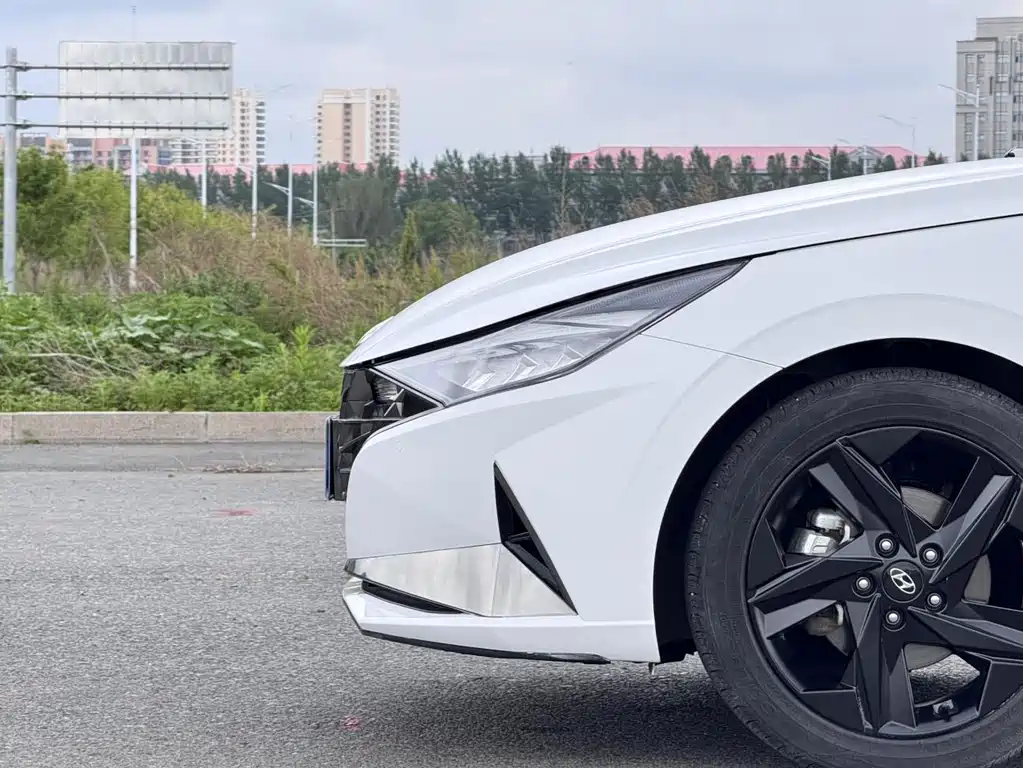 Hyundai Elantra 2023 — фото 15
