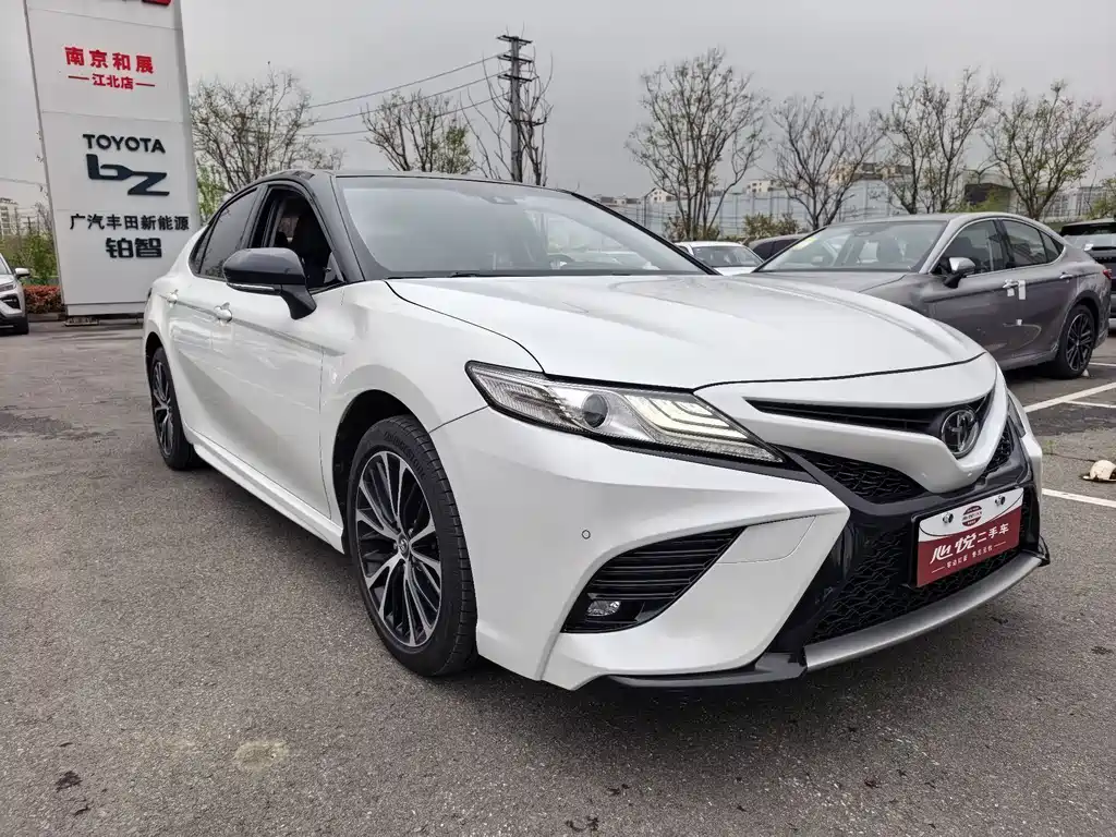Toyota Camry 2019 — фото 3