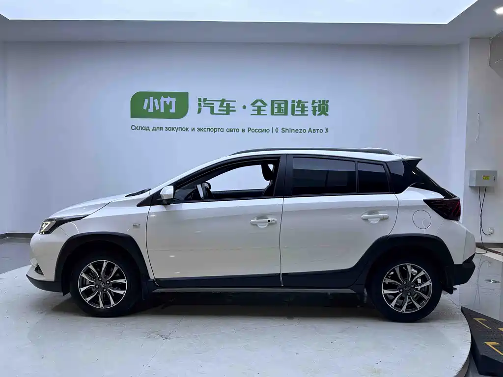 Toyota Yaris L 2022 — фото 6