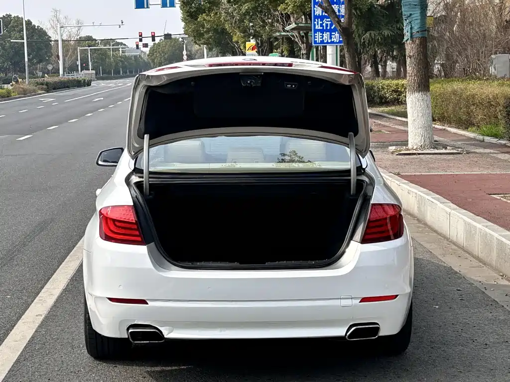 BMW 5 Series 2012 — фото 17