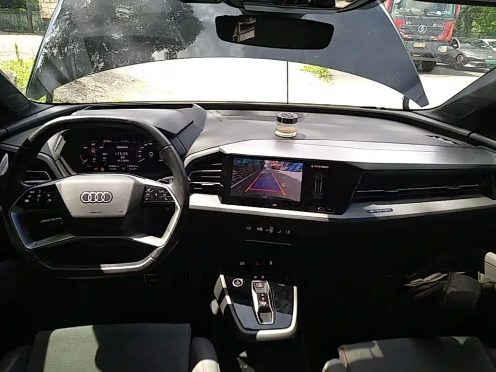Audi Q5 E-Tron 2023 — фото 10