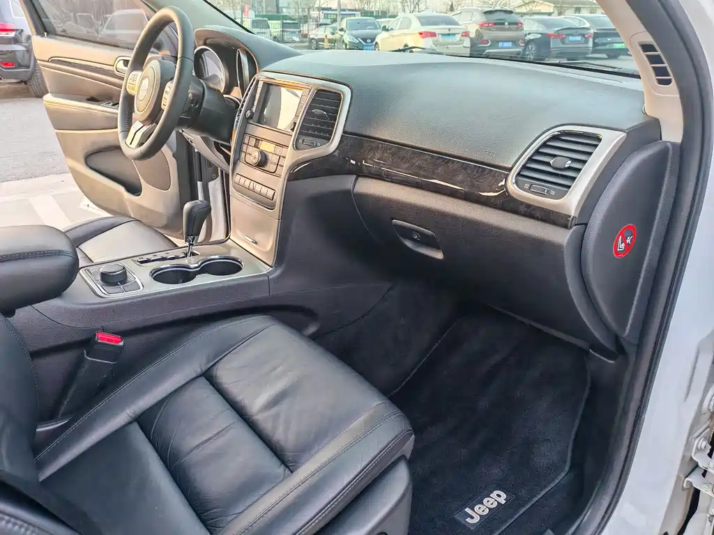 Jeep Grand Cherokee 2013 — фото 7