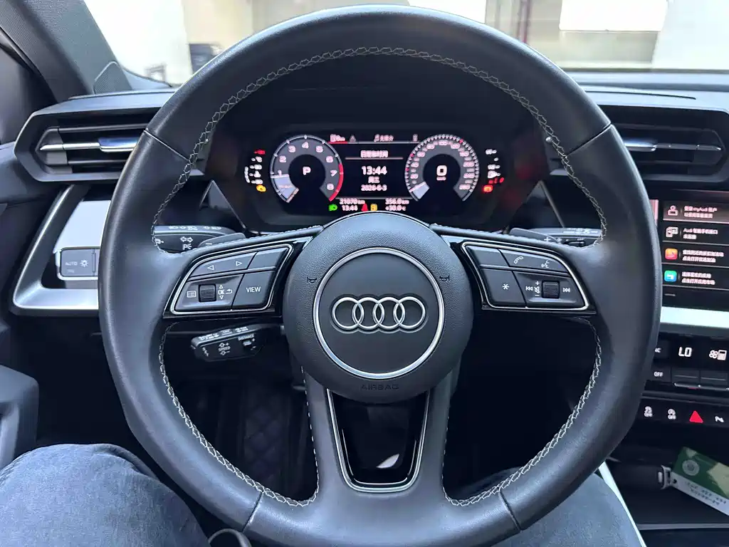 Audi A3 2023 — фото 14