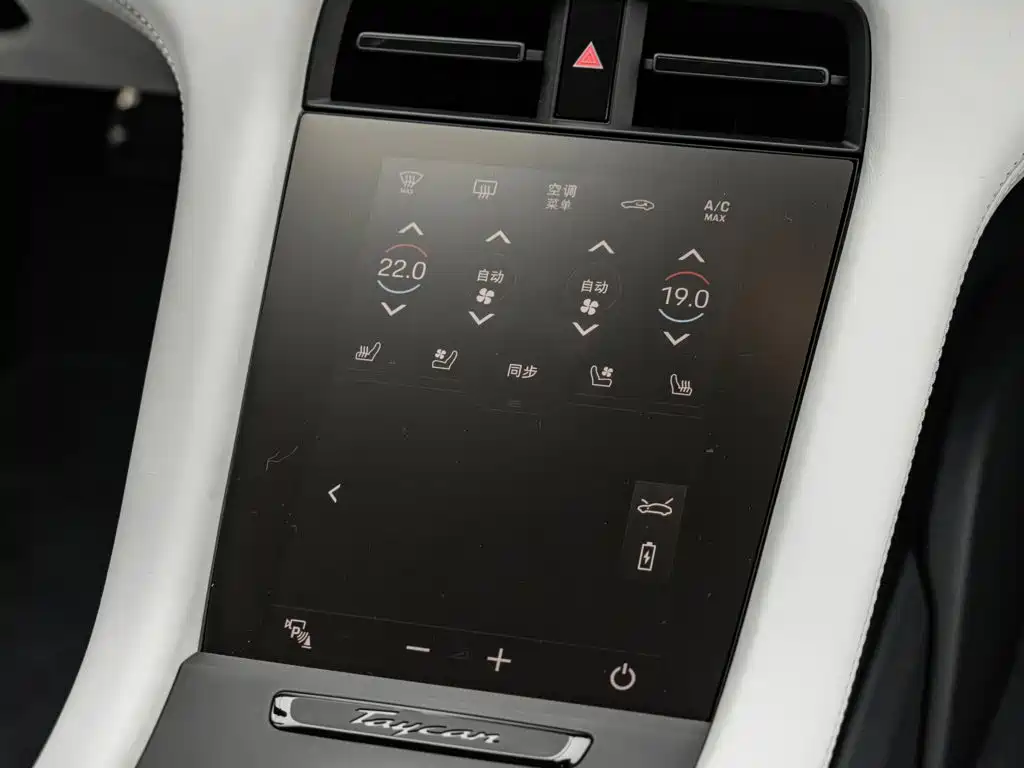 Porsche Taycan 2020 — фото 18
