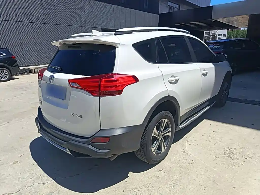 Toyota RAV4 2015 — фото 7