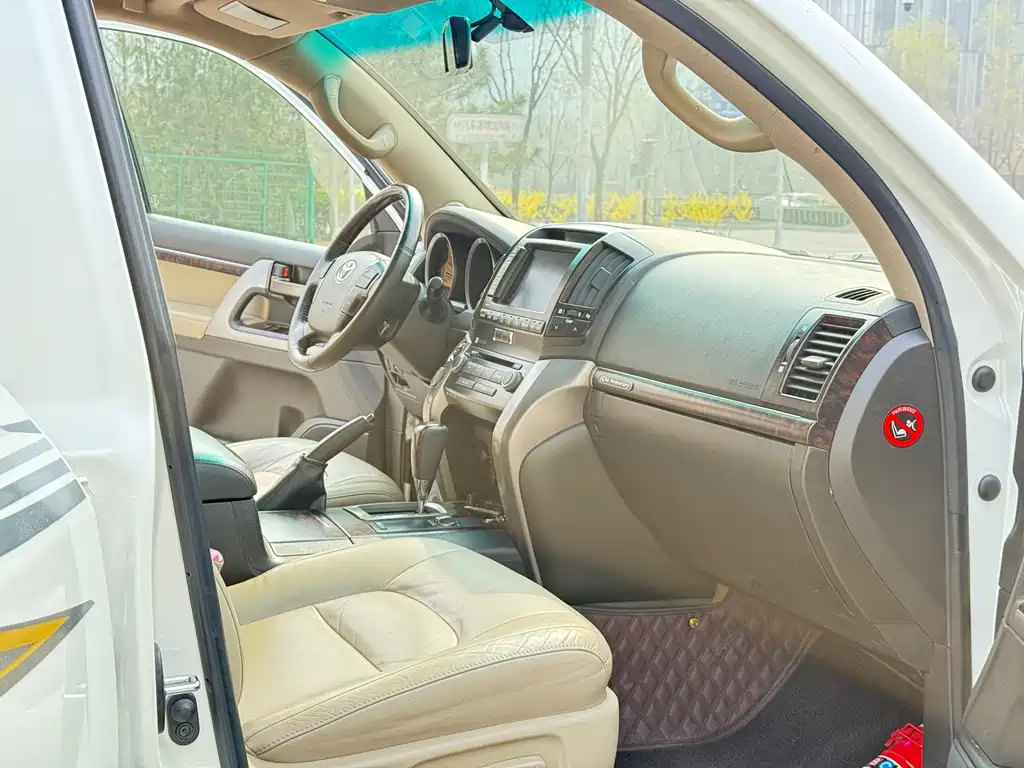Toyota Land Cruiser 2011 — фото 14