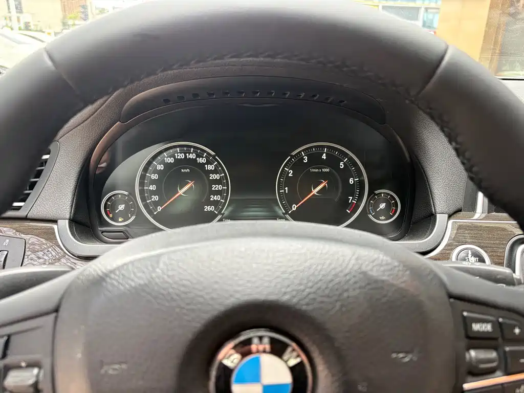 BMW 7 Series 2015 — фото 14
