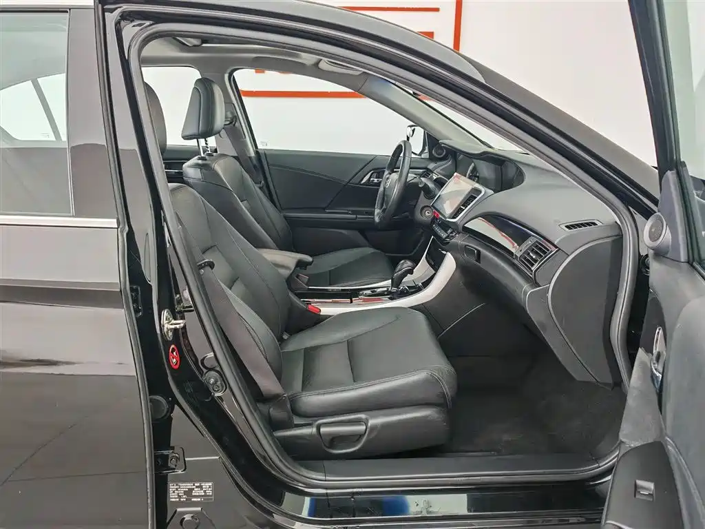 Honda Accord 2016 — фото 23