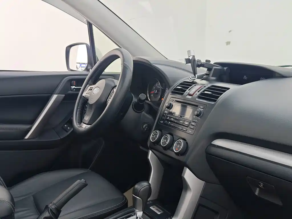 Subaru Forester 2015 — фото 11
