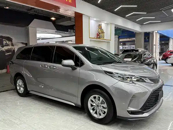 Toyota Granvia 2023