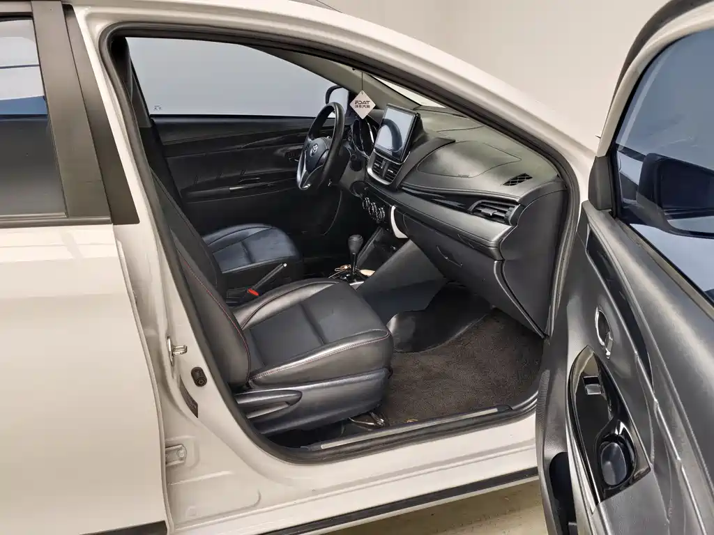 Toyota Yaris L 2023 — фото 12