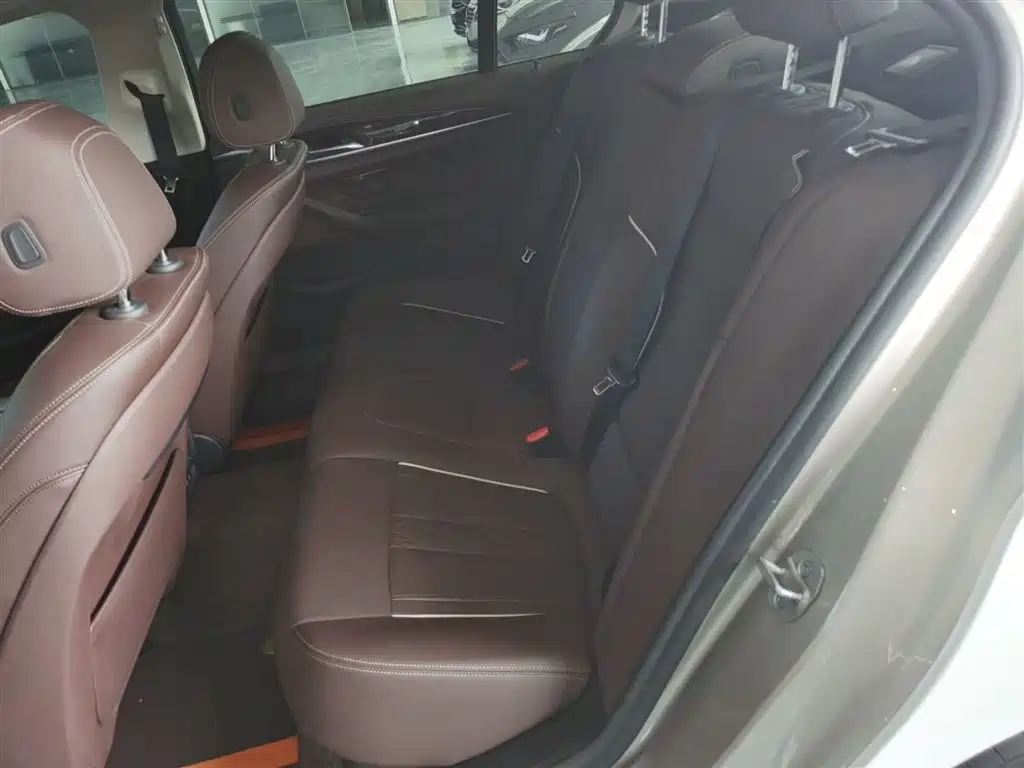 BMW 5 Series 2021 — фото 12