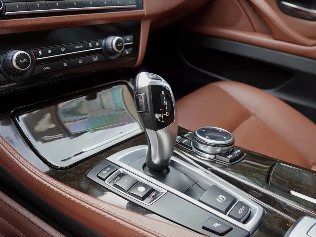 BMW 5 Series 2013 — фото 25