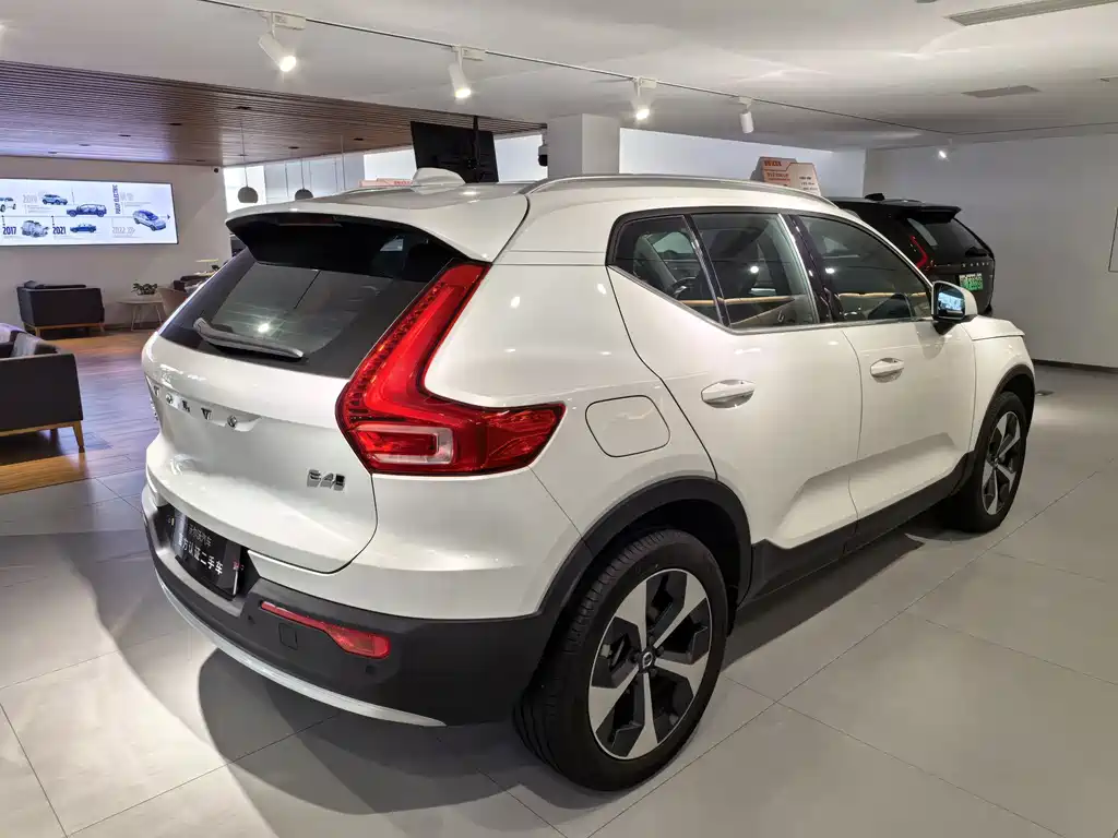 Volvo XC40 2025 — фото 16