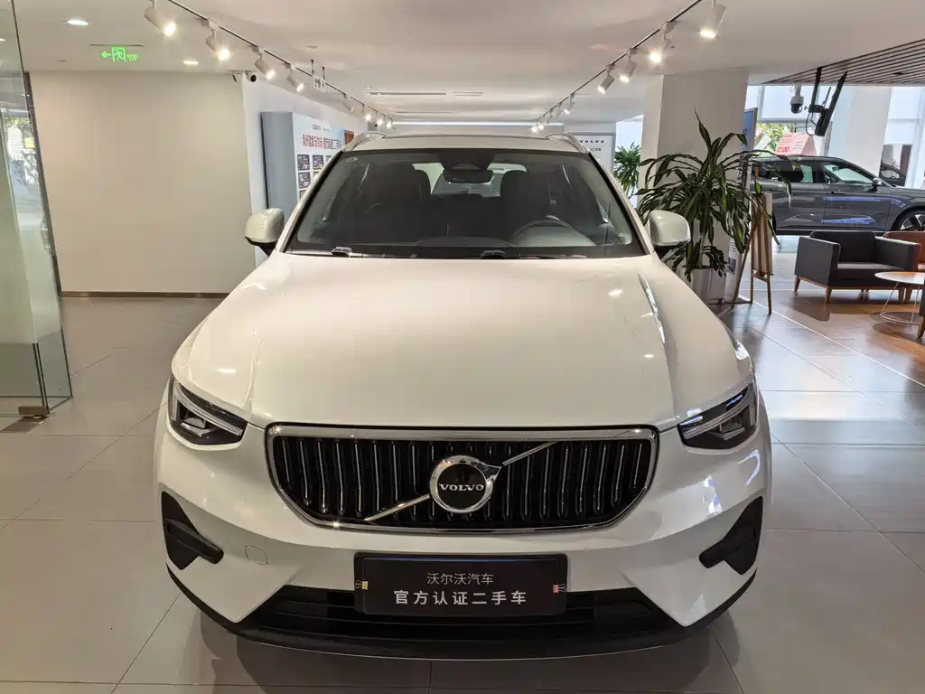 Volvo XC40 2025 — фото 2