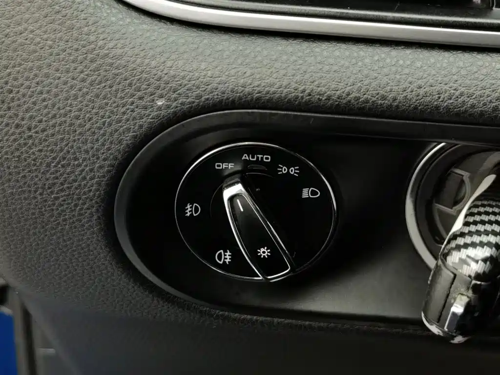 Porsche Macan 2016 — фото 21