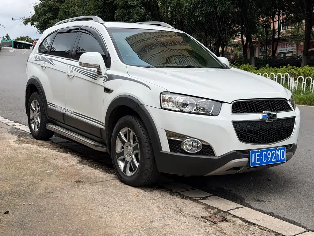 Chevrolet Captiva 2013 — фото 1