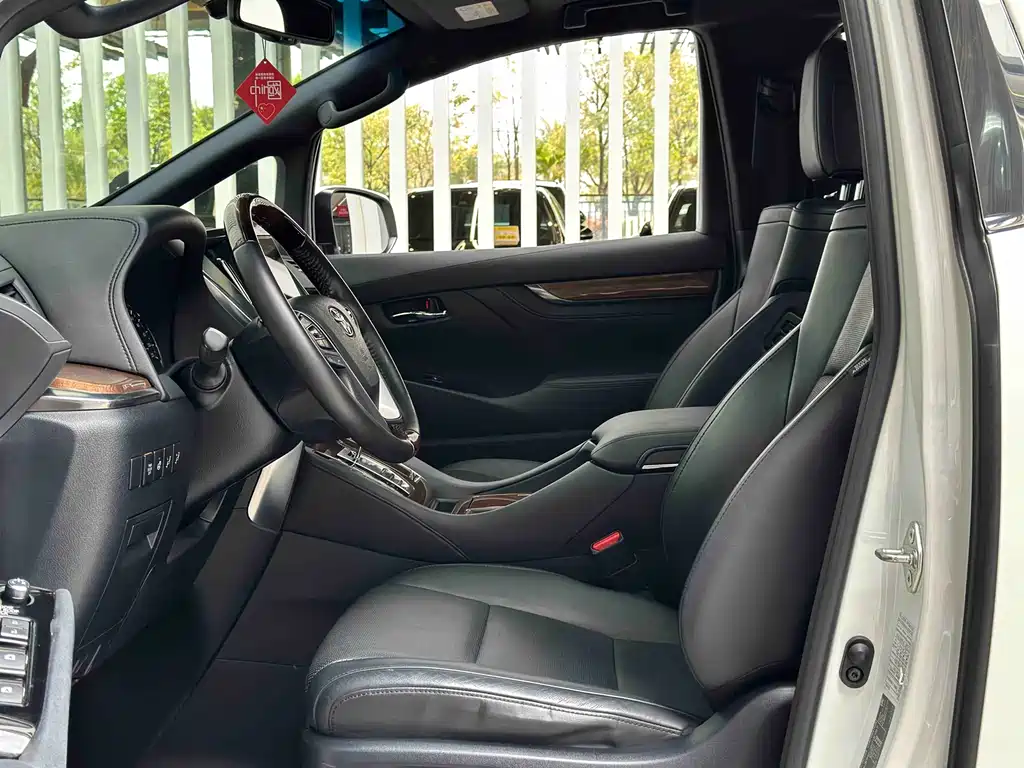 Toyota Alphard 2020 — фото 8