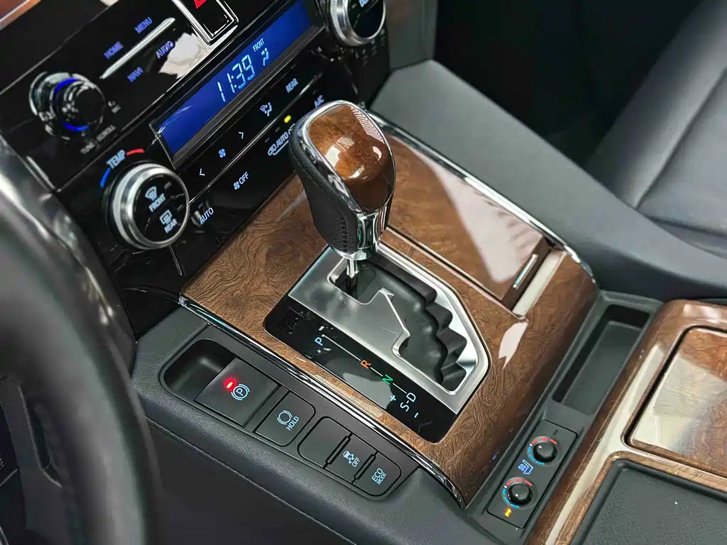 Toyota Alphard 2020 — фото 25