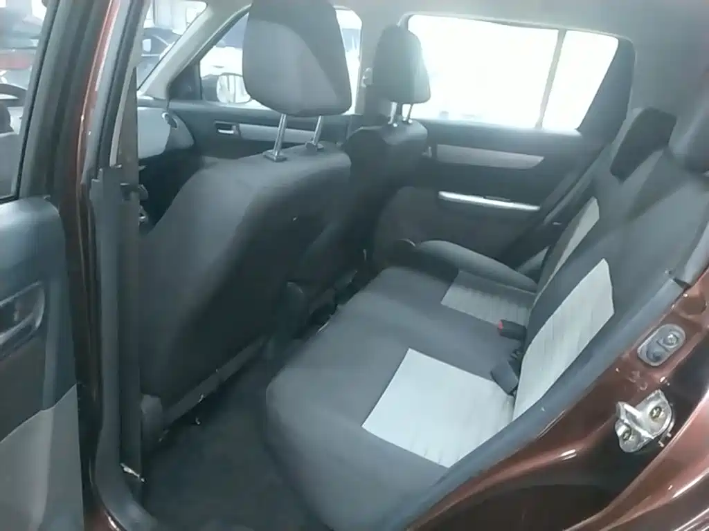 Suzuki Swift 2015 — фото 17
