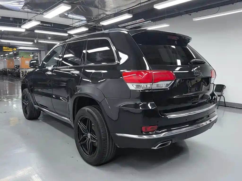 Jeep Grand Cherokee 2015 — фото 16