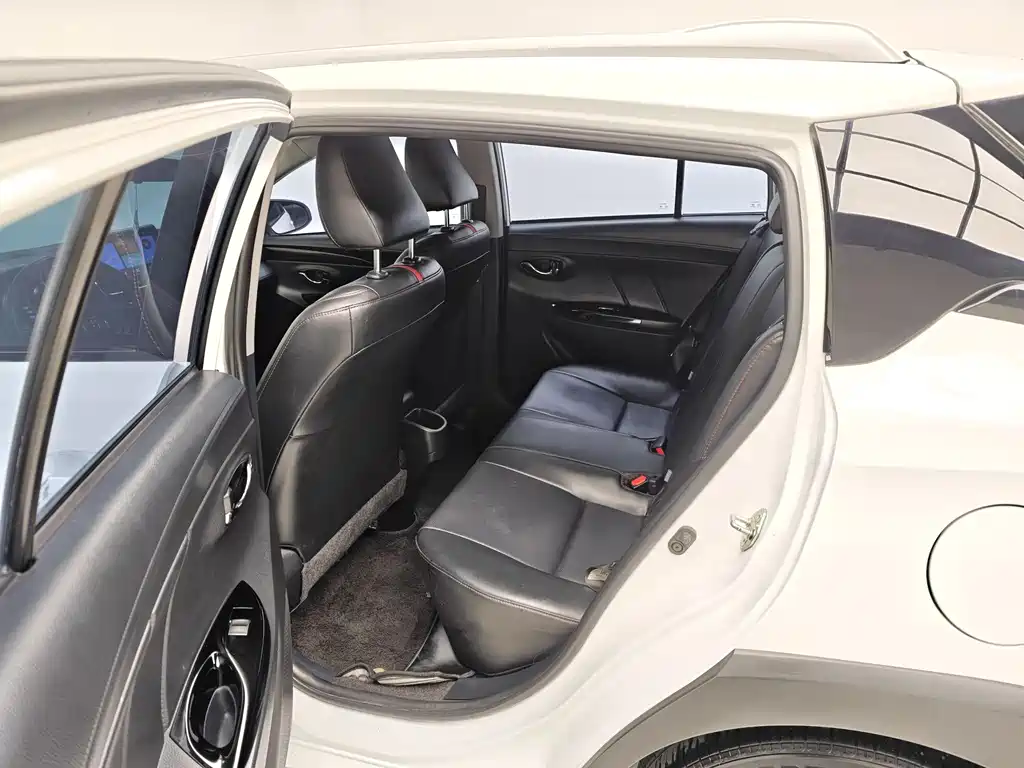 Toyota Yaris L 2023 — фото 17