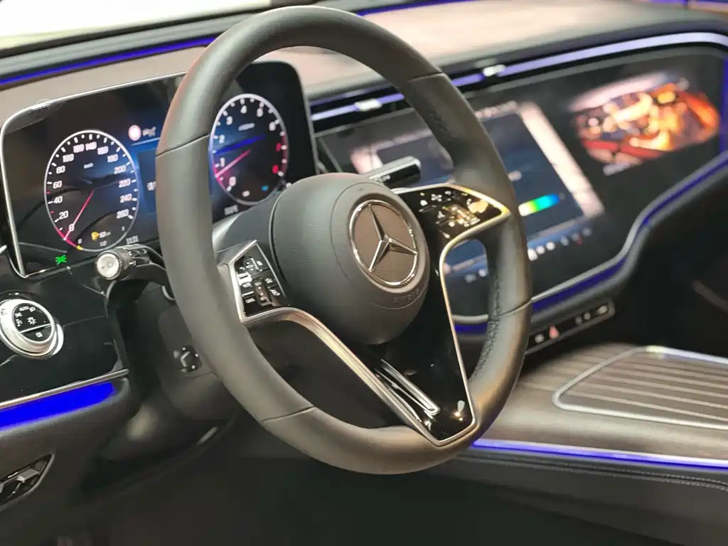 Mercedes-Benz E-Class 2025 — фото 7