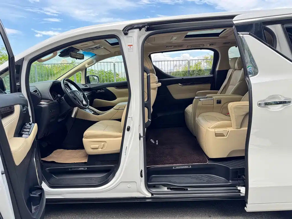 Toyota Alphard 2020 — фото 11