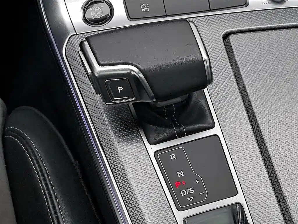 Audi A6L New Energy 2021 — фото 13