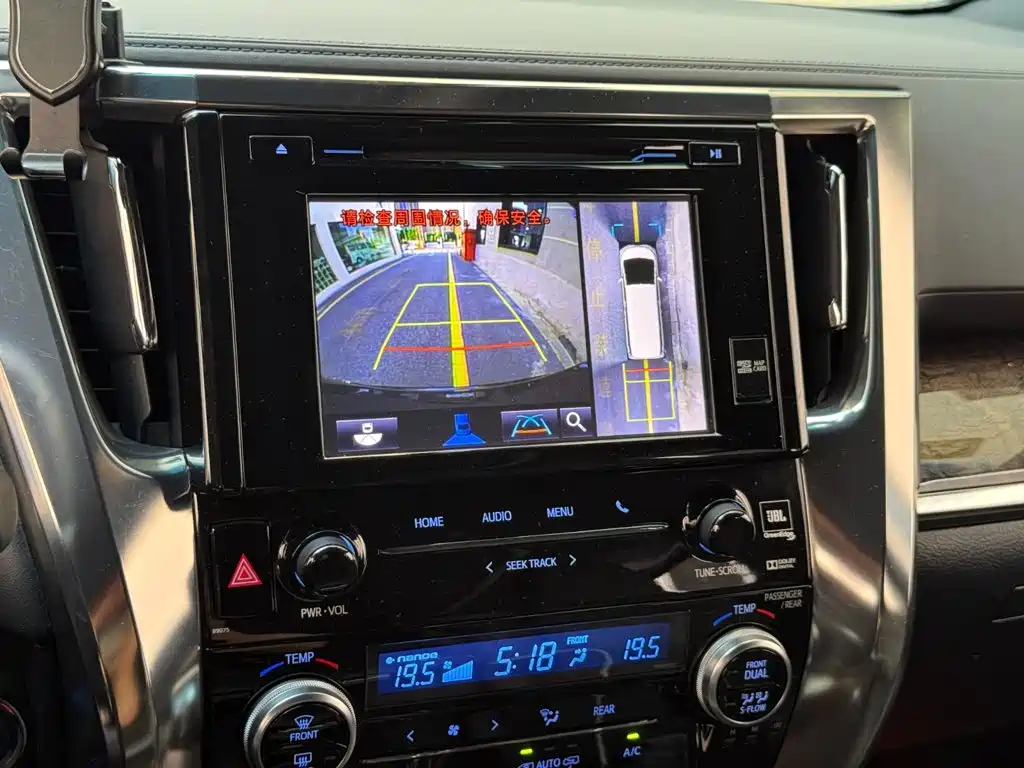 Toyota Vellfire 2019 — фото 10