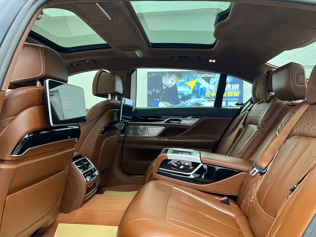 BMW 7 Series 2019 — фото 10