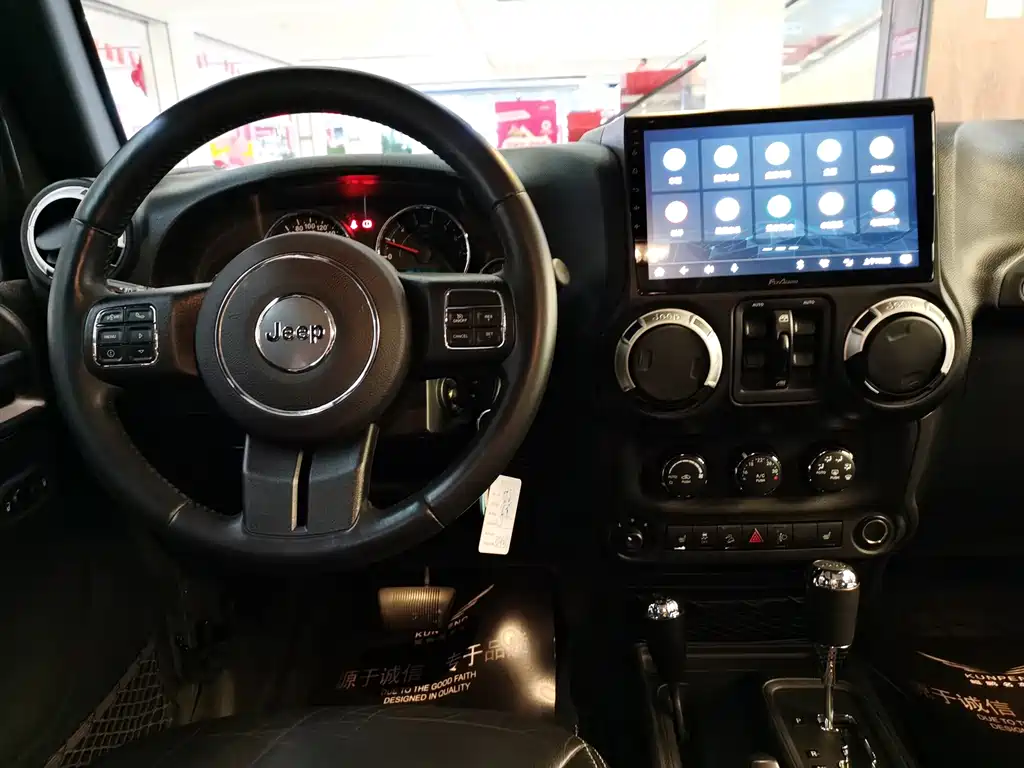 Jeep Wrangler 2015 — фото 9