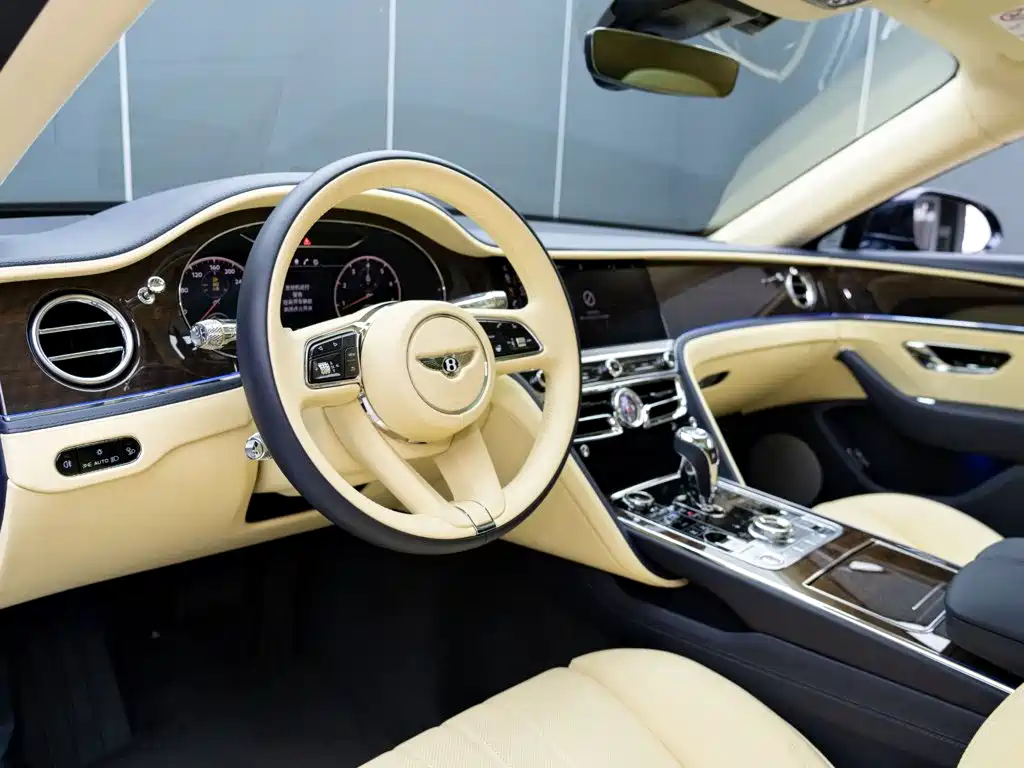 Bentley Flying Spur 2023 — фото 10