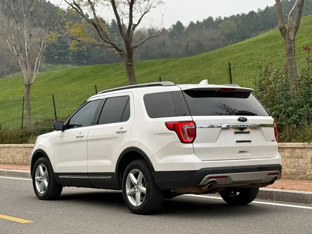 Ford Explorer 2017 — фото 3