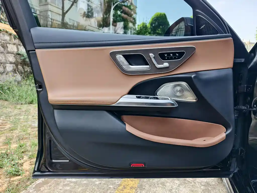 Mercedes-Benz E-Class 2025 — фото 12